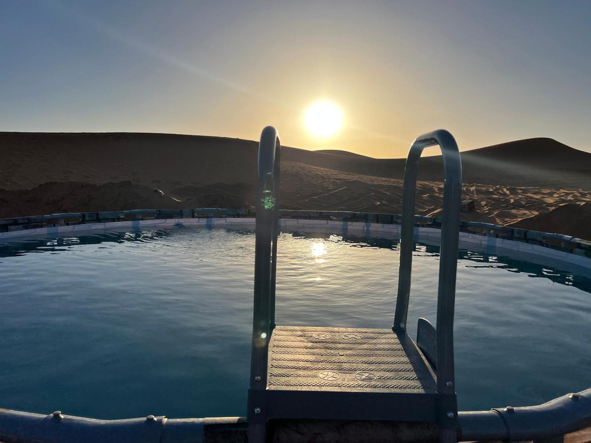 Готель Sahara Majestic Luxury Camp Мерзуга Екстер'єр фото Sunset at the Blue Lagoon