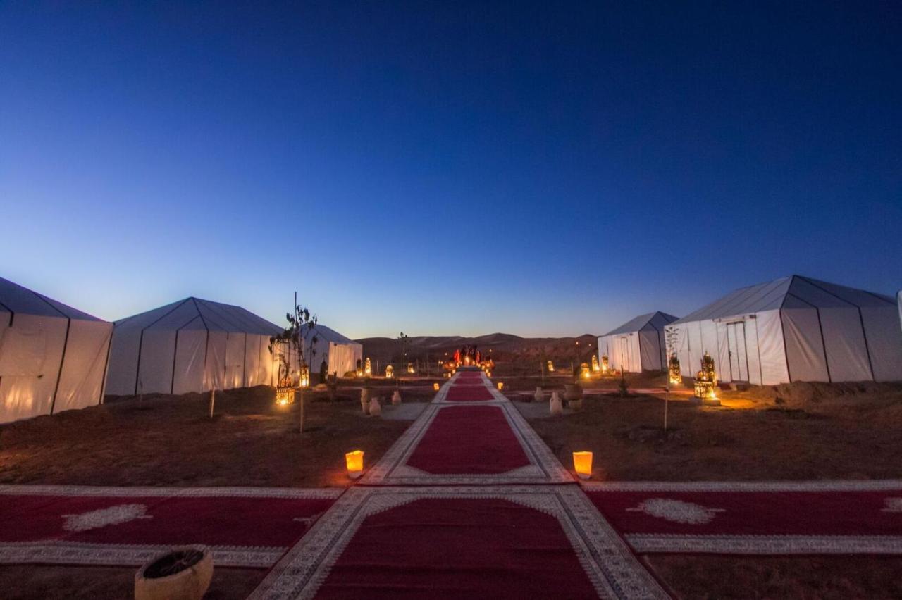 Готель Sahara Majestic Luxury Camp Мерзуга Екстер'єр фото Luxury camp in the Sahara