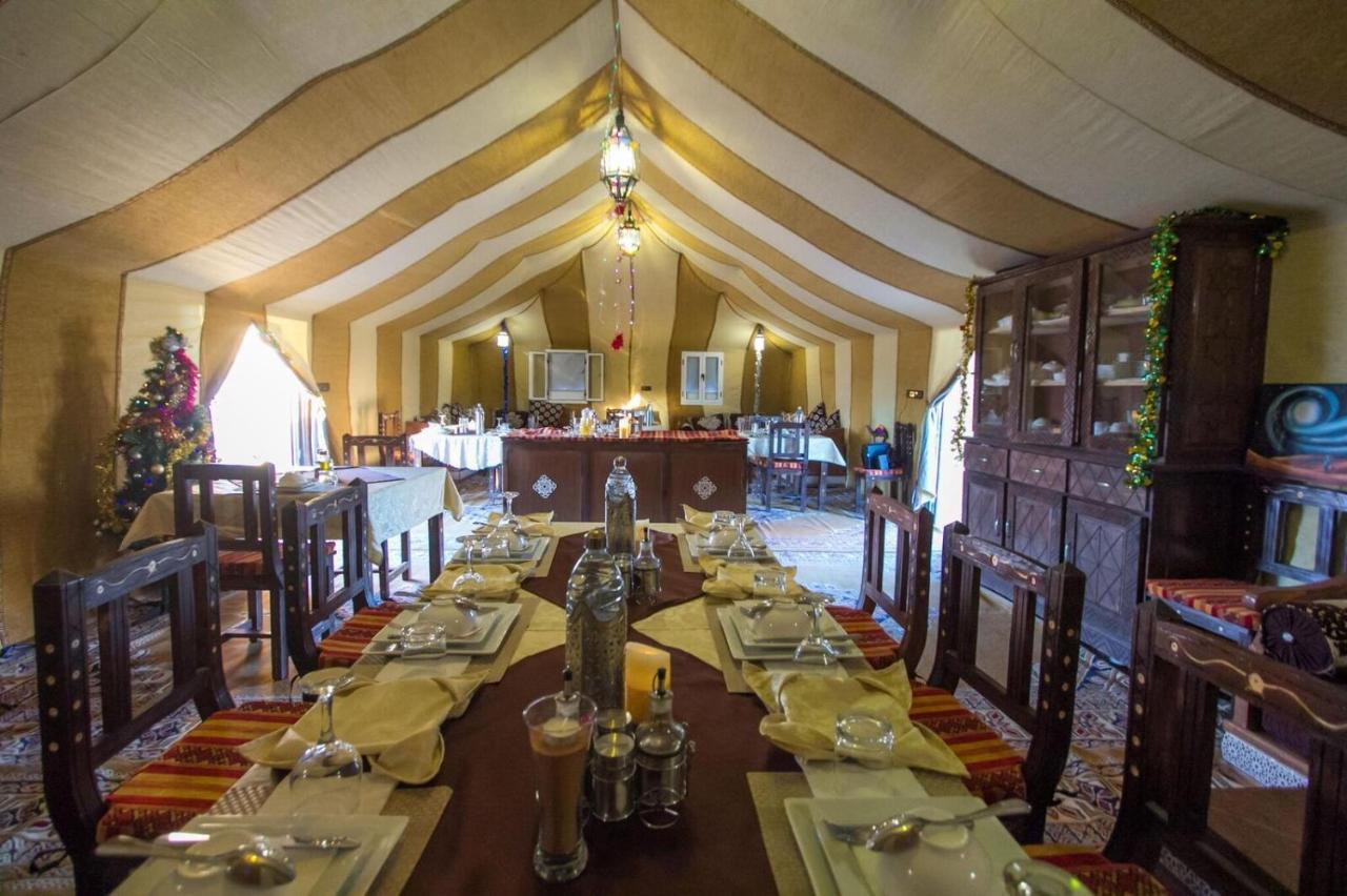 Готель Sahara Majestic Luxury Camp Мерзуга Екстер'єр фото The interior of a tent at the resort