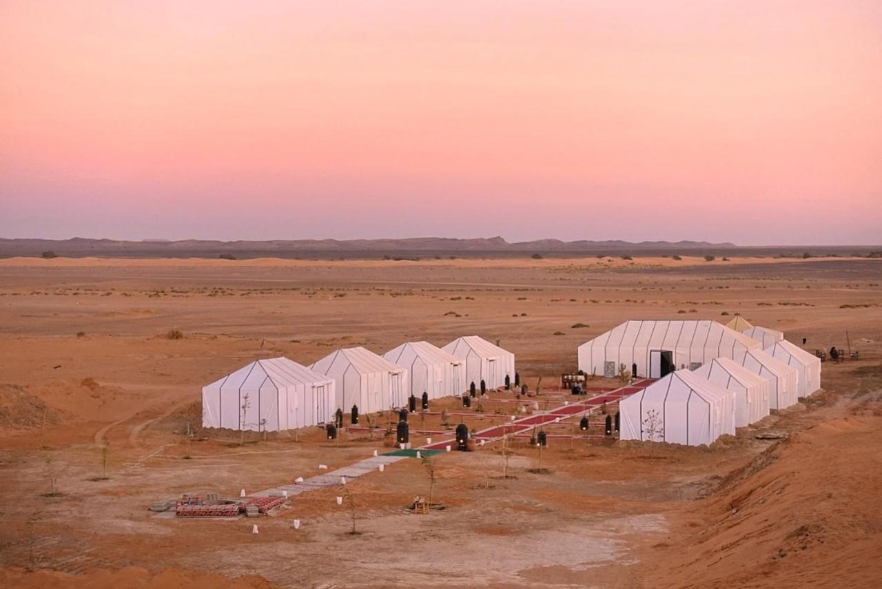 Готель Sahara Majestic Luxury Camp Мерзуга Екстер'єр фото A luxury desert camp in the Sahara